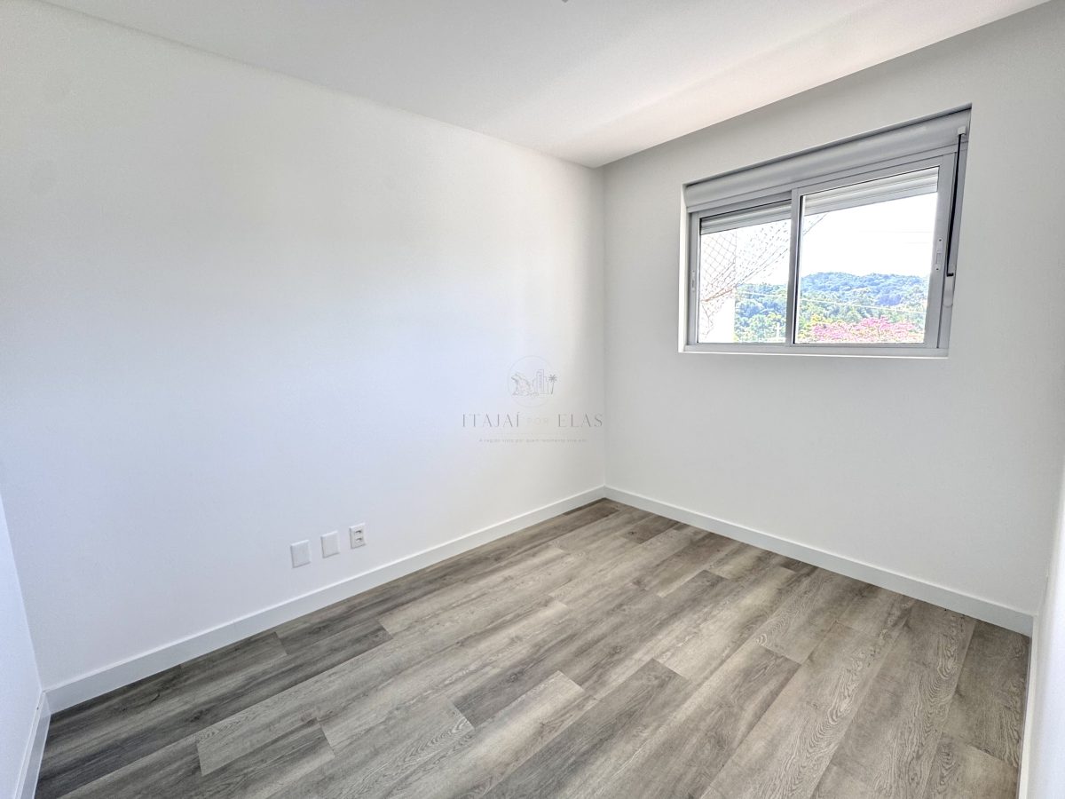 Apartamento dois dormitórios para venda no Praia Brava