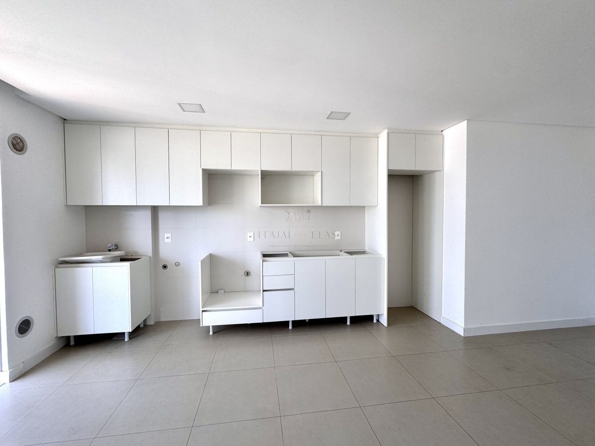 Apartamento dois dormitórios para venda no Praia Brava