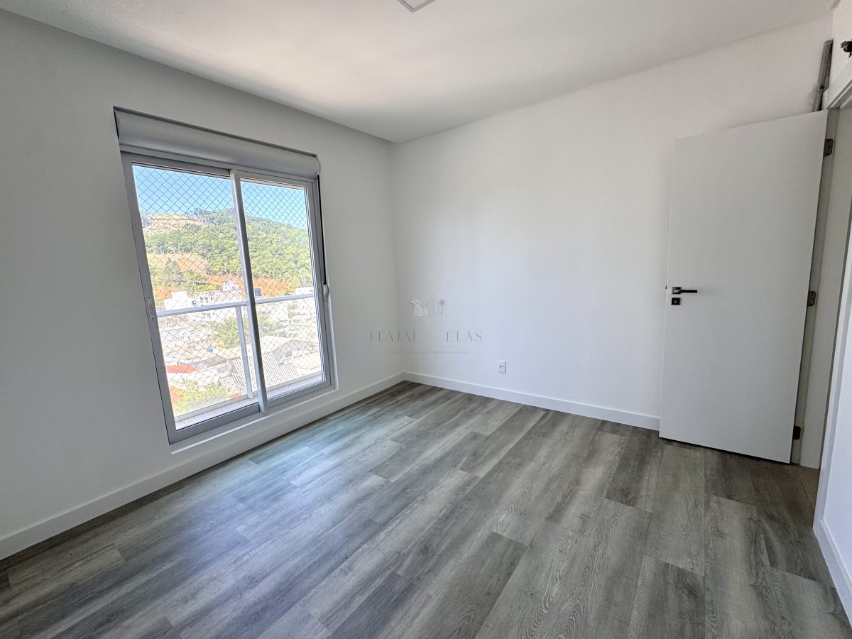 Apartamento dois dormitórios para venda no Praia Brava