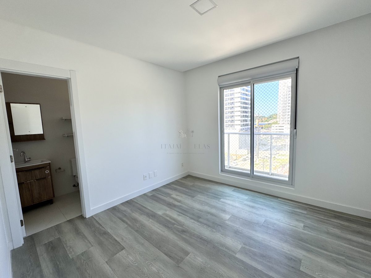 Apartamento dois dormitórios para venda no Praia Brava