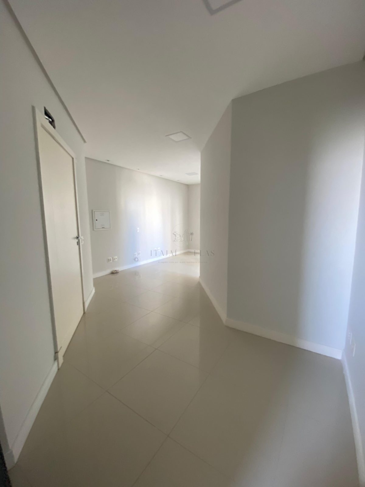 Sala comercial 2 quartos para Locação Anual no bairro Pioneiros em Balneário Camboriú