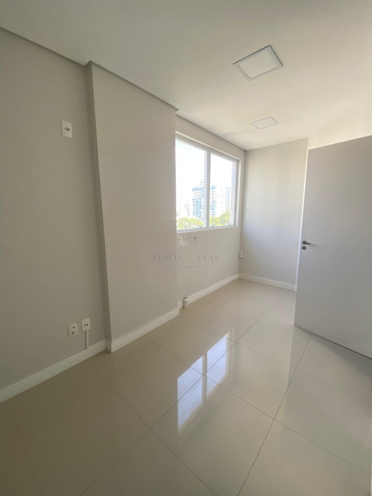 Sala comercial 2 quartos para Locação Anual no bairro Pioneiros em Balneário Camboriú
