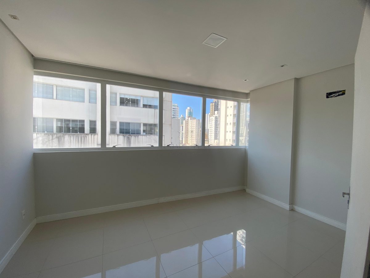 Sala comercial 2 quartos para Locação Anual no bairro Pioneiros em Balneário Camboriú