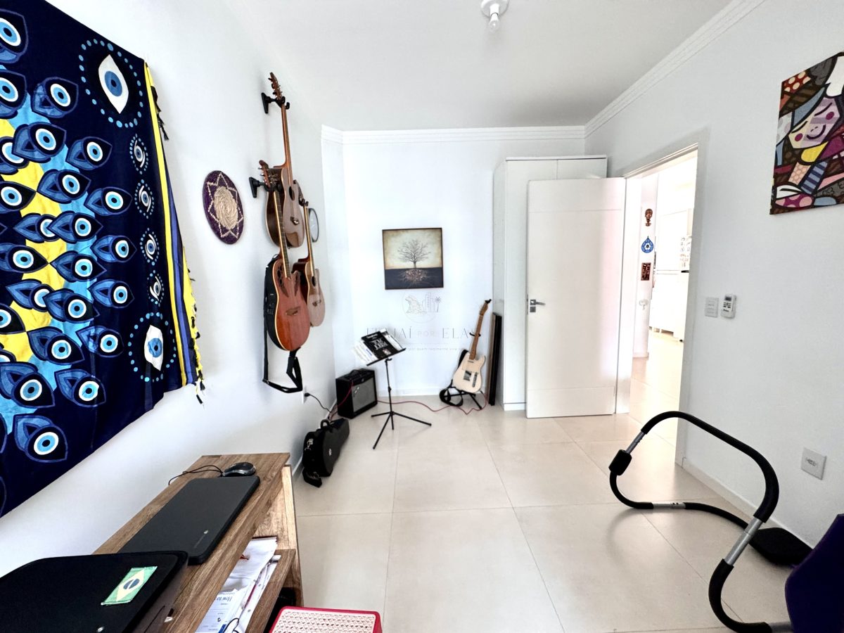 Apartamento térreo dois dormitórios na Praia dos Amores