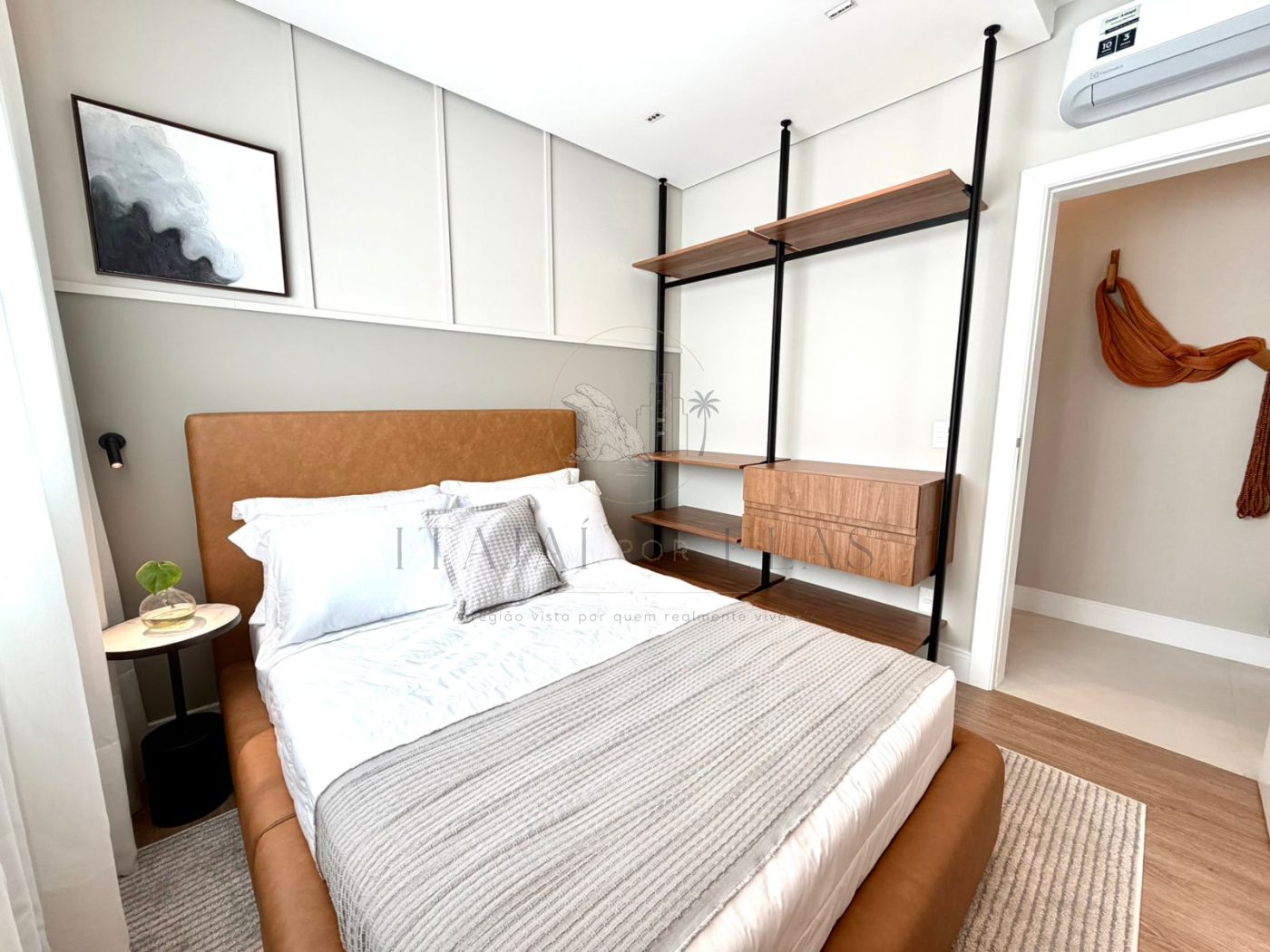Apartamento 2 dormitórios na praia brava mobiliado 