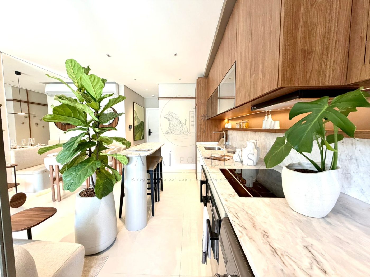 Apartamento 2 dormitórios na praia brava mobiliado 