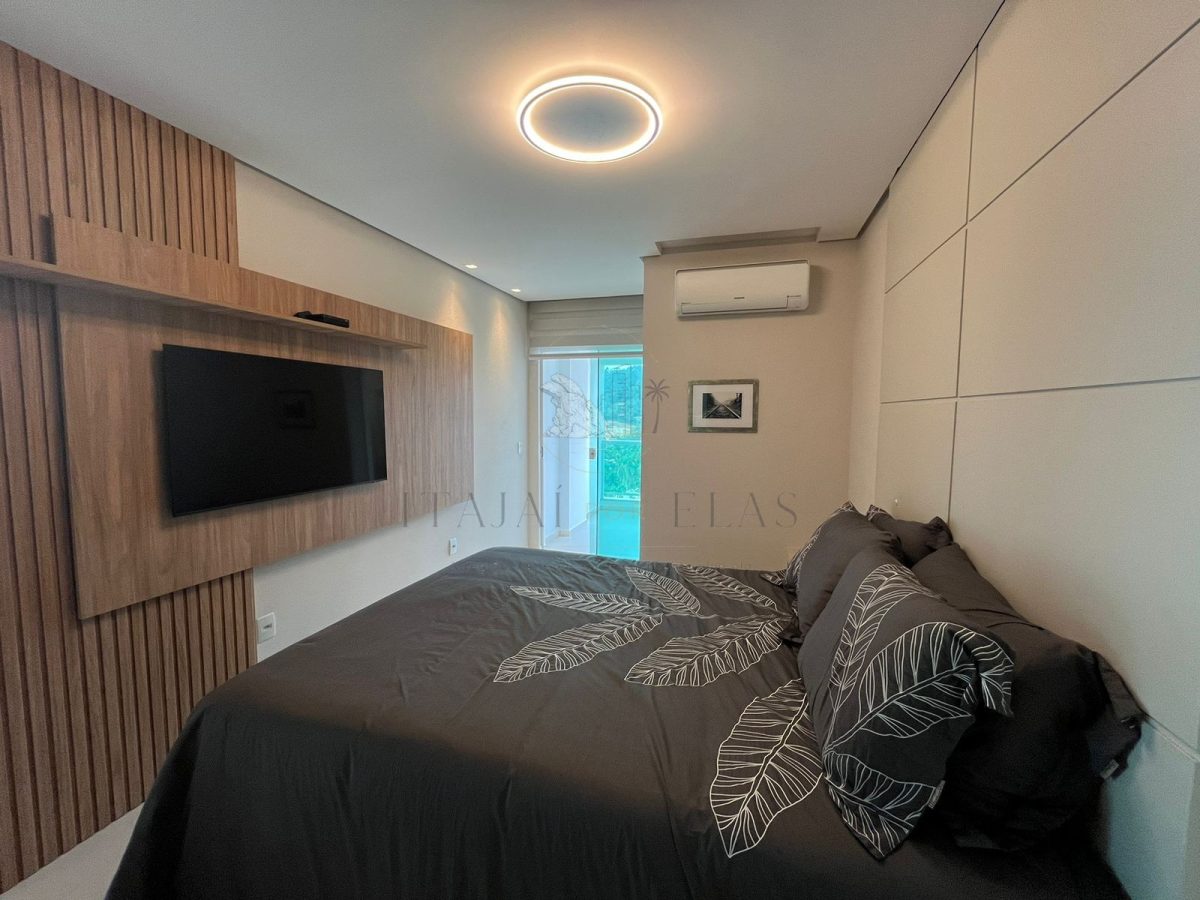 Apartamento vista mar três suítes para venda em Cabeçudas