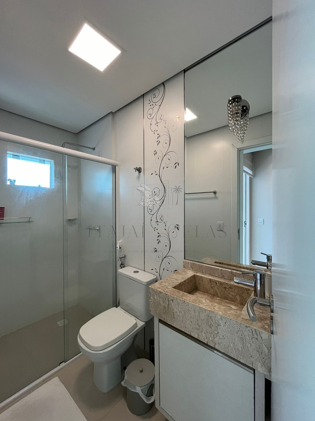Apartamento vista mar três suítes para venda em Cabeçudas