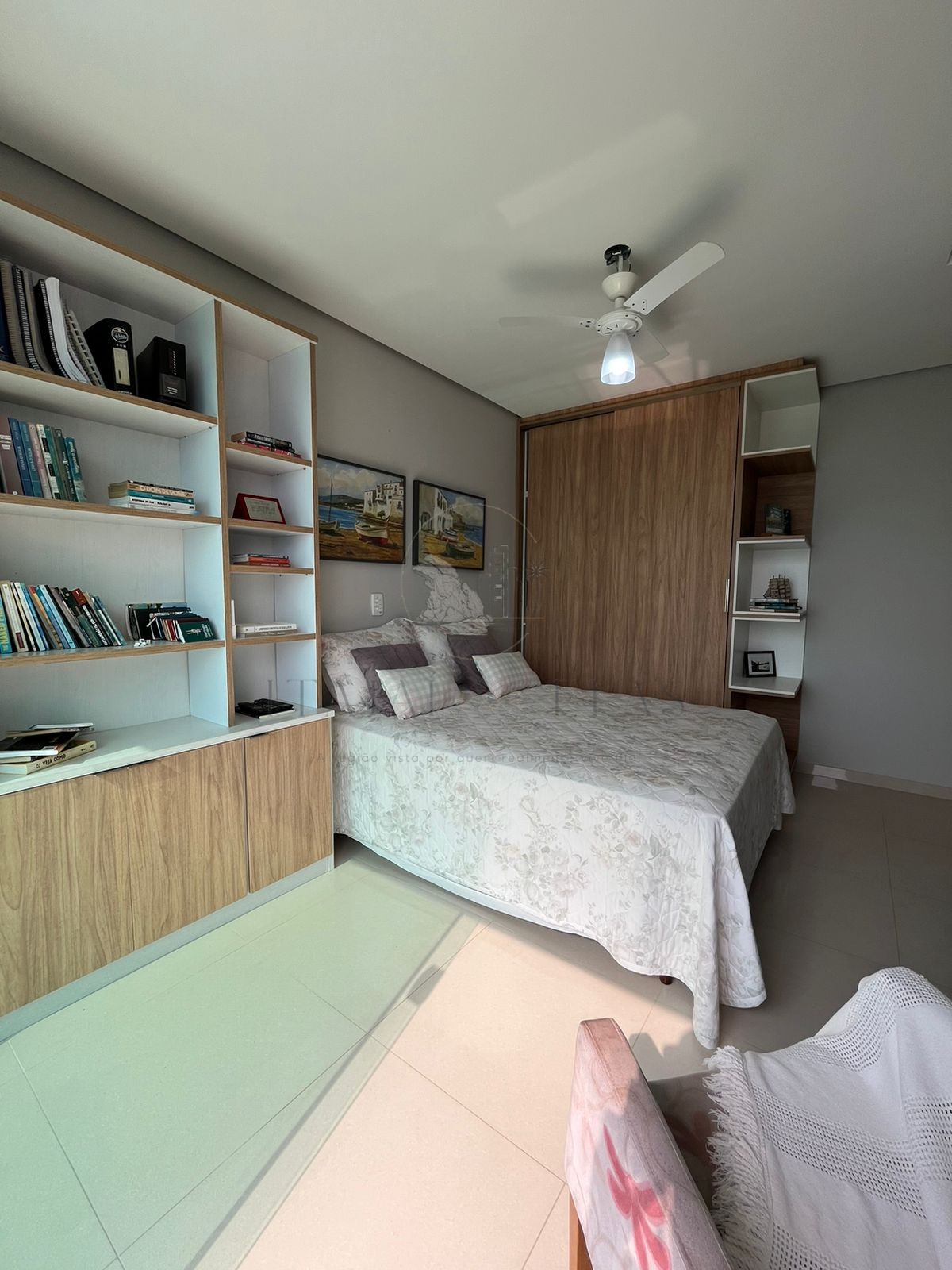 Apartamento vista mar três suítes para venda em Cabeçudas