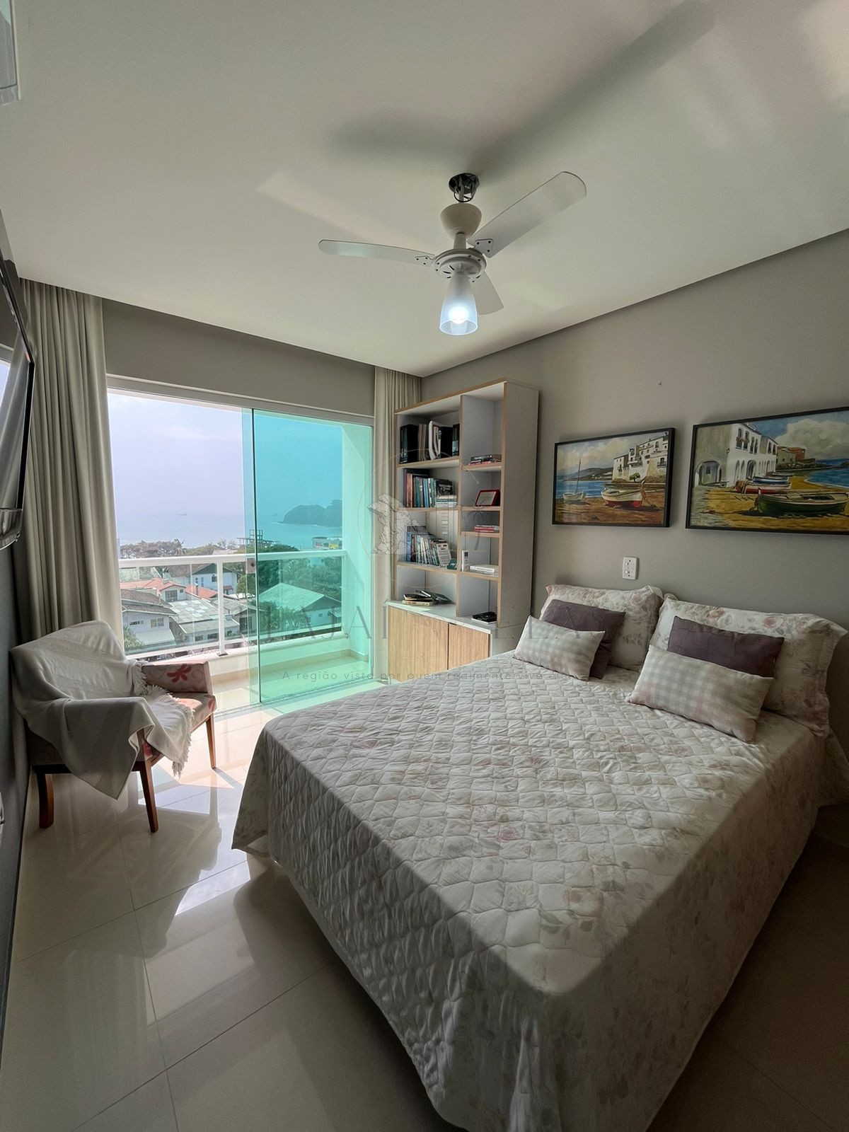 Apartamento vista mar três suítes para venda em Cabeçudas