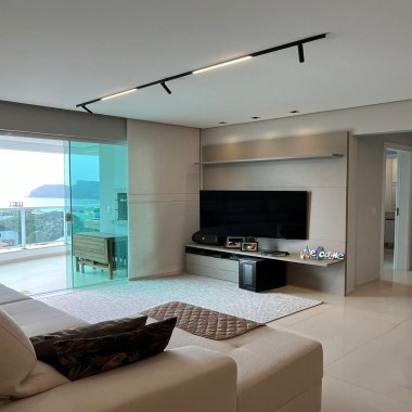 Apartamento vista mar três suítes para venda em Cabeçudas
