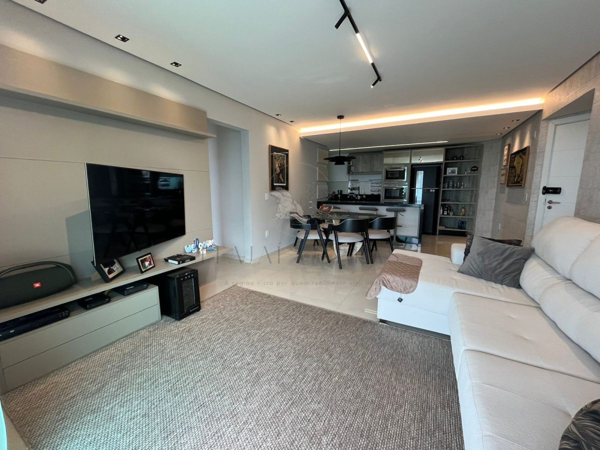 Apartamento vista mar três suítes para venda em Cabeçudas