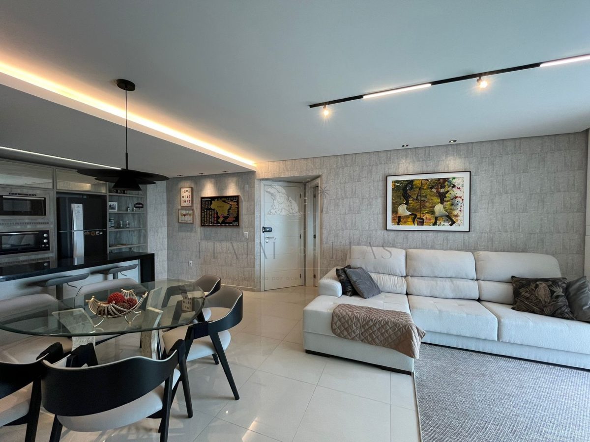Apartamento vista mar três suítes para venda em Cabeçudas