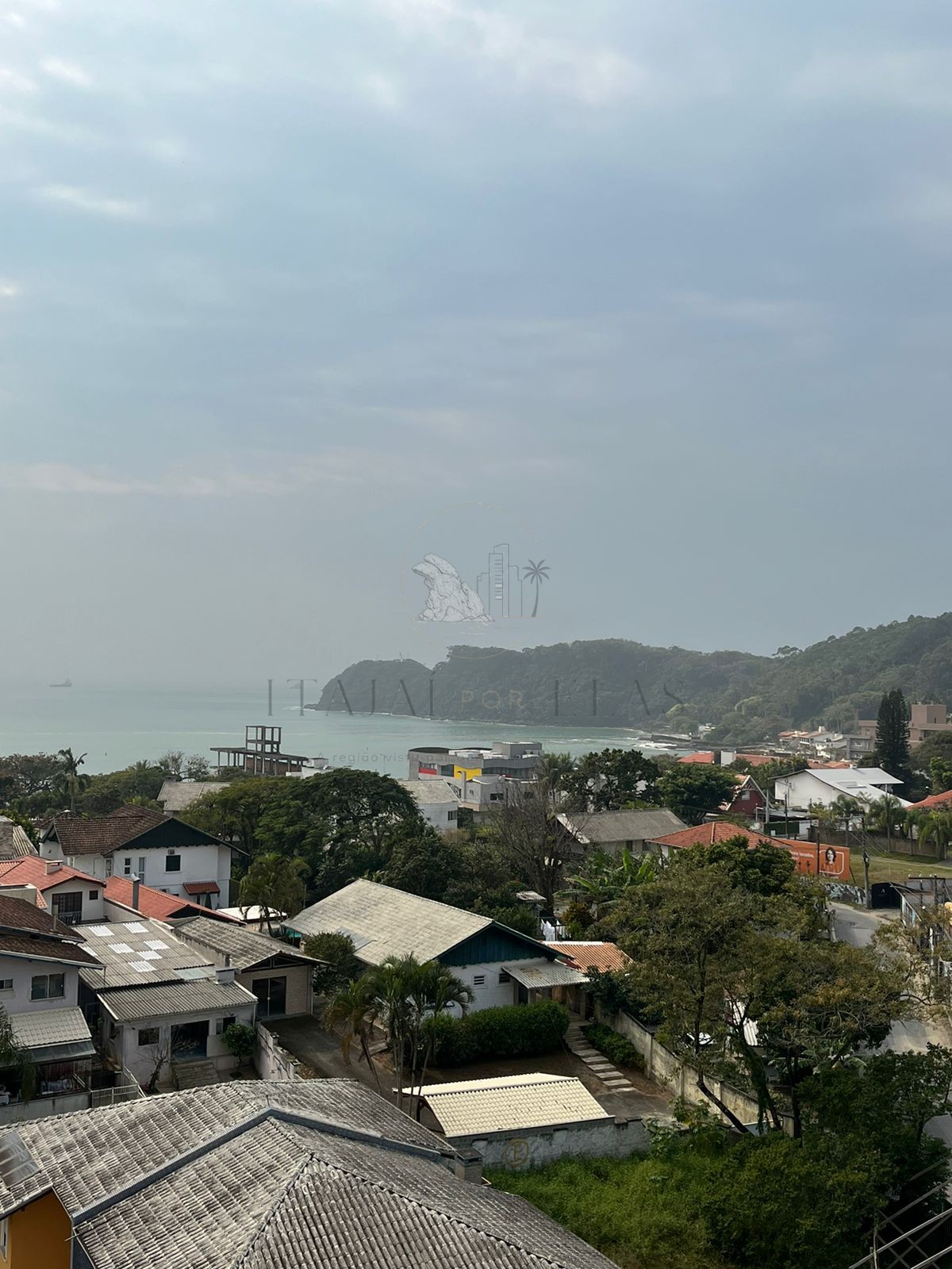 Apartamento vista mar três suítes para venda em Cabeçudas