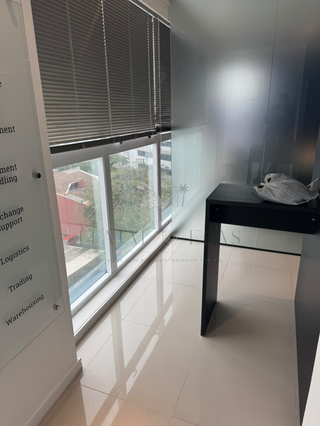 Sala comercial na rua Joenville - Itajai 