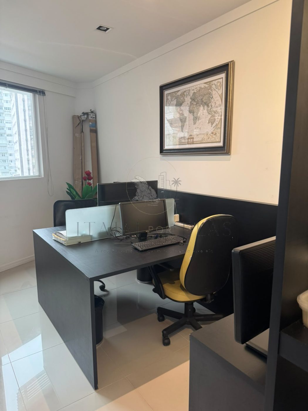 Sala comercial na rua Joenville - Itajai 