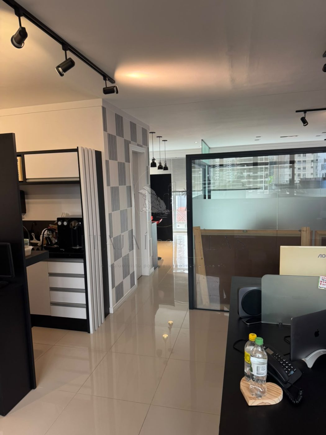 Sala comercial na rua Joenville - Itajai 