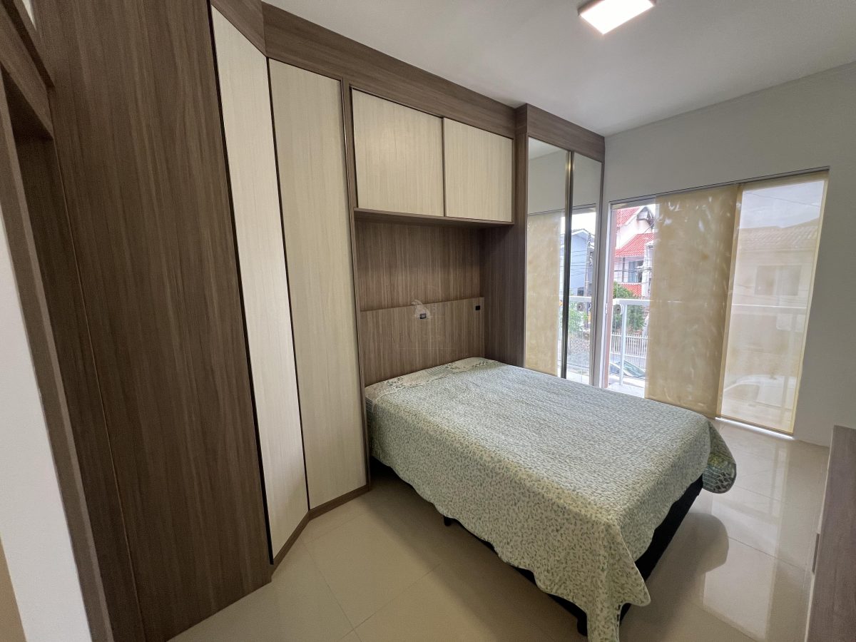Sobrado três dormitórios Nova Esperança em Balneário Camboriú